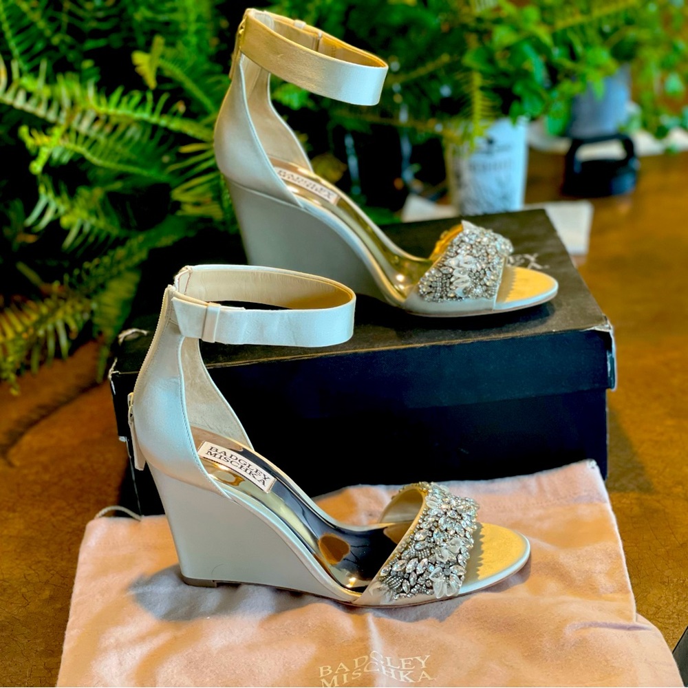 Badgley Mischka Lauren Wedge 7 1/2